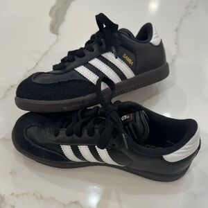 Youth Adidas Samba sneakers 2Y